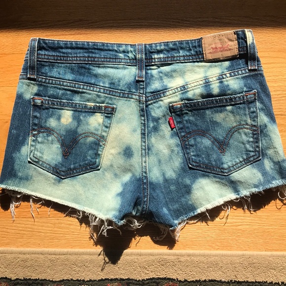LEVIS Bleached Tie Dye Boho SUPERLOW Summer Beach Cut Off Jean Shorts Sz 30 - Picture 2 of 14